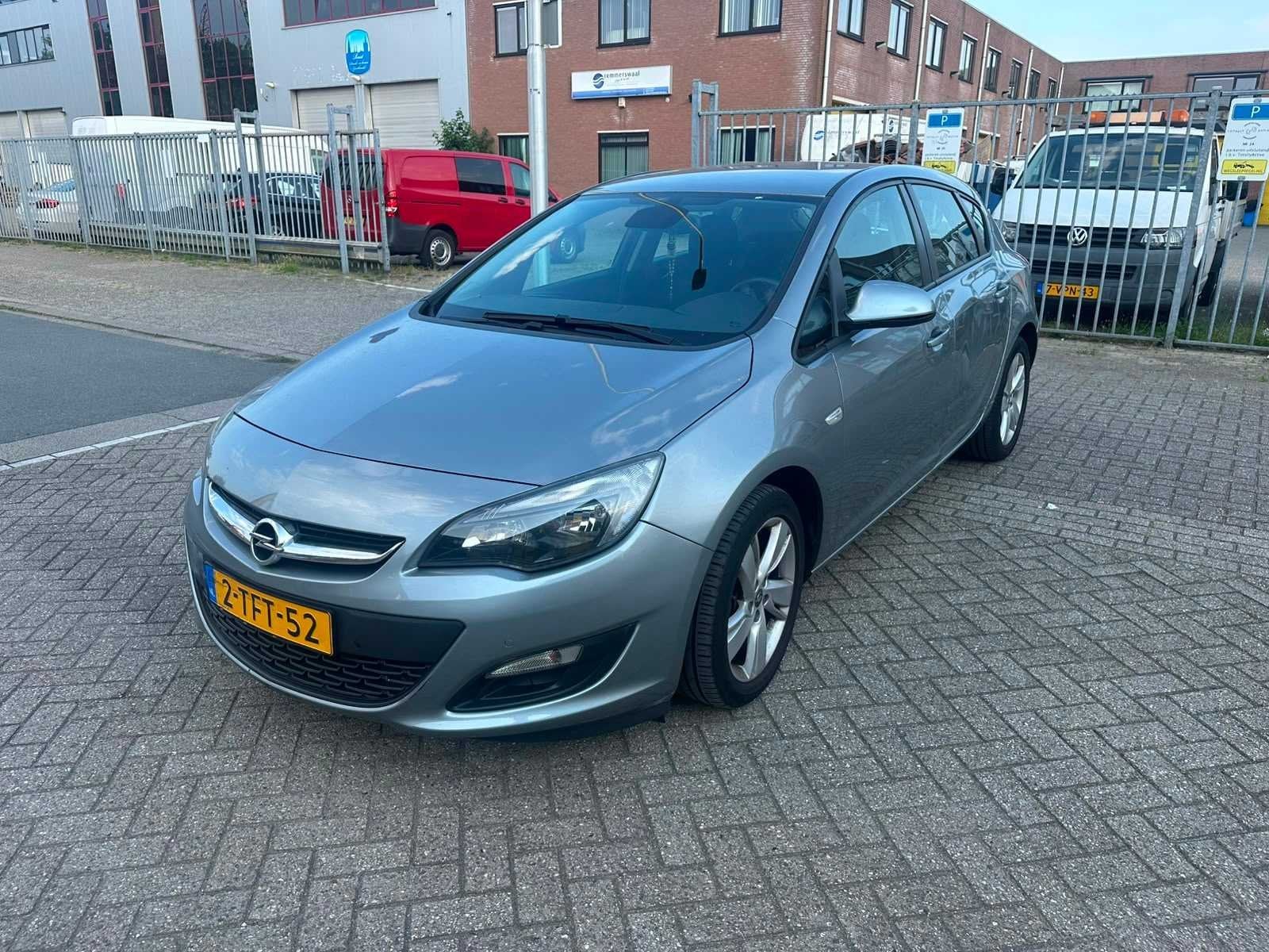 Opel - 2014 - Astra - 1.4 Turbo Berlin - Personenauto, Auto's, Voorwielaandrijving, Euro 5, Gebruikt, 680 kg