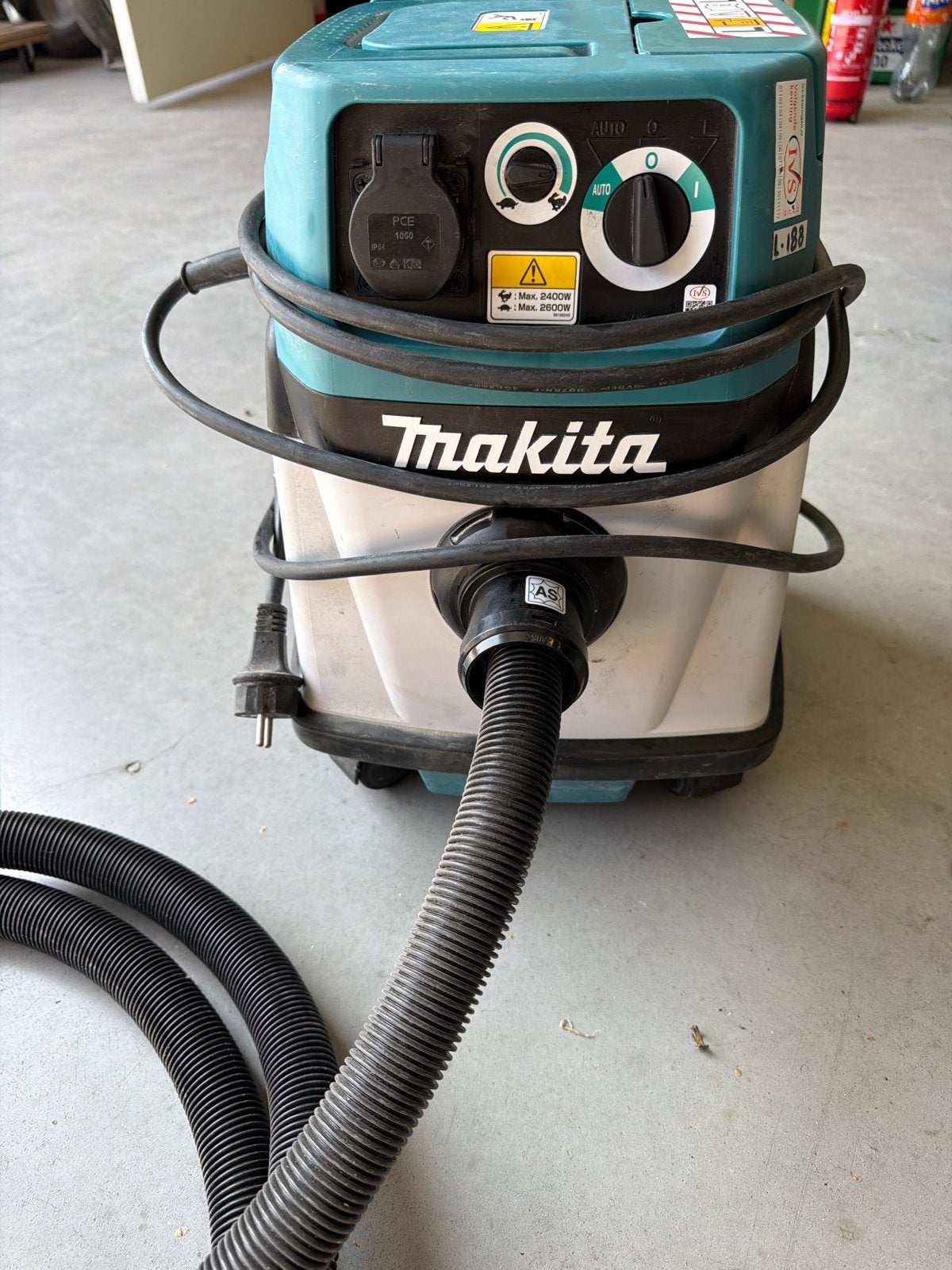 Makita VC1310L Industriële stofzuiger 1050W, Ophalen, Gebruikt, Industriële stofzuiger, Minder dan 1200 watt