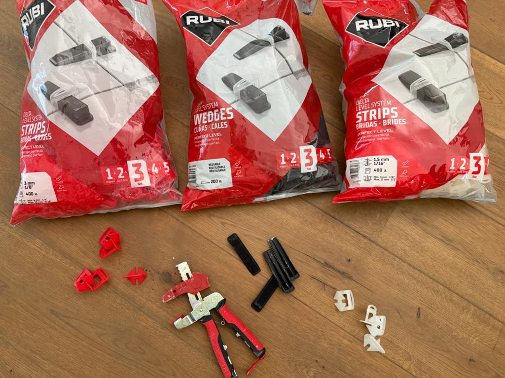 Rubi Delta Leveling Set 1,5 mm en 3 mm + tang, Ophalen of Verzenden, Zo goed als nieuw