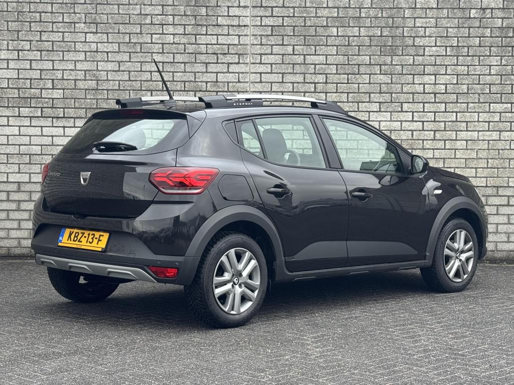 Dacia Sandero Stepway 1.0 TCe 90 Comfort | Automaat | Achter, Auto's, Stof, Lichtsensor, Met garantie (alle), Zwart