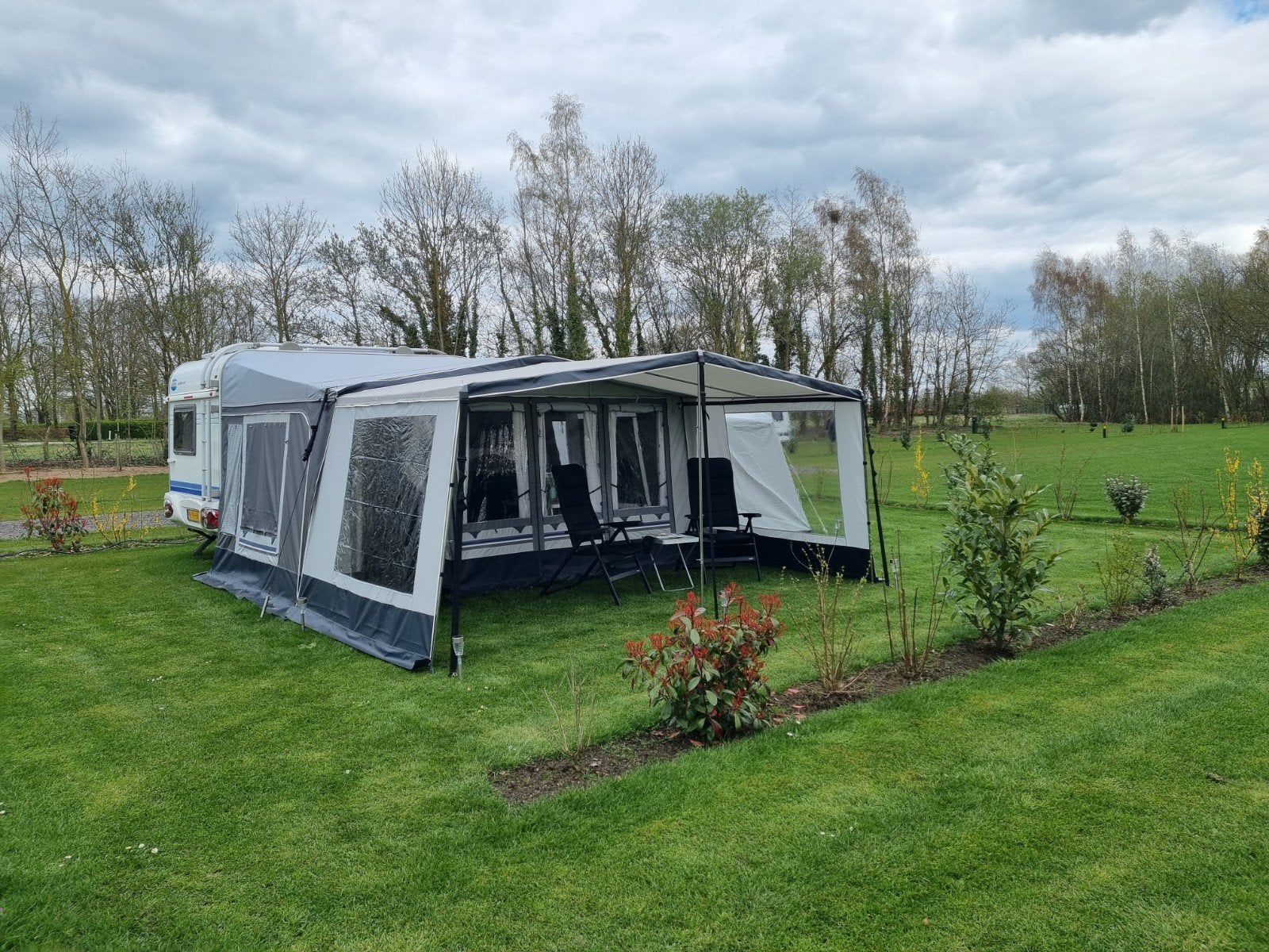 Hobby Excellent Easy 400 - Compacte en complete caravan, Caravans en Kamperen, Standaardzit, Hobby, Particulier, 4 tot 5 meter