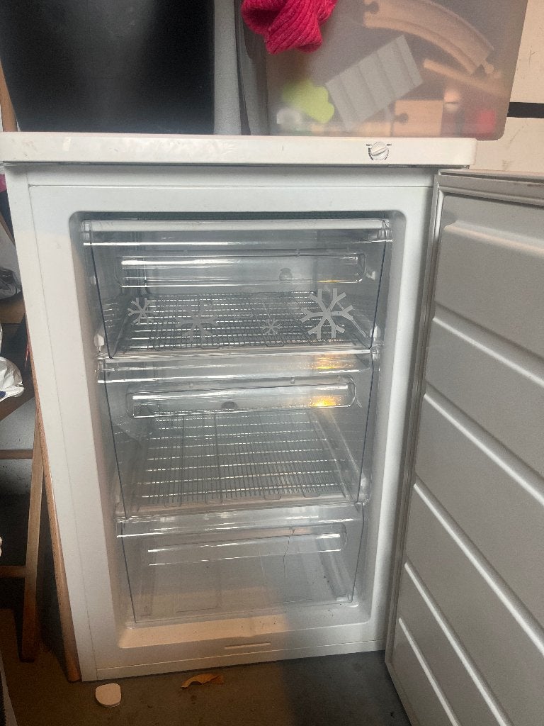 Freezer, Gebruikt, Minder dan 75 liter, 45 tot 60 cm, Met vriesvak
