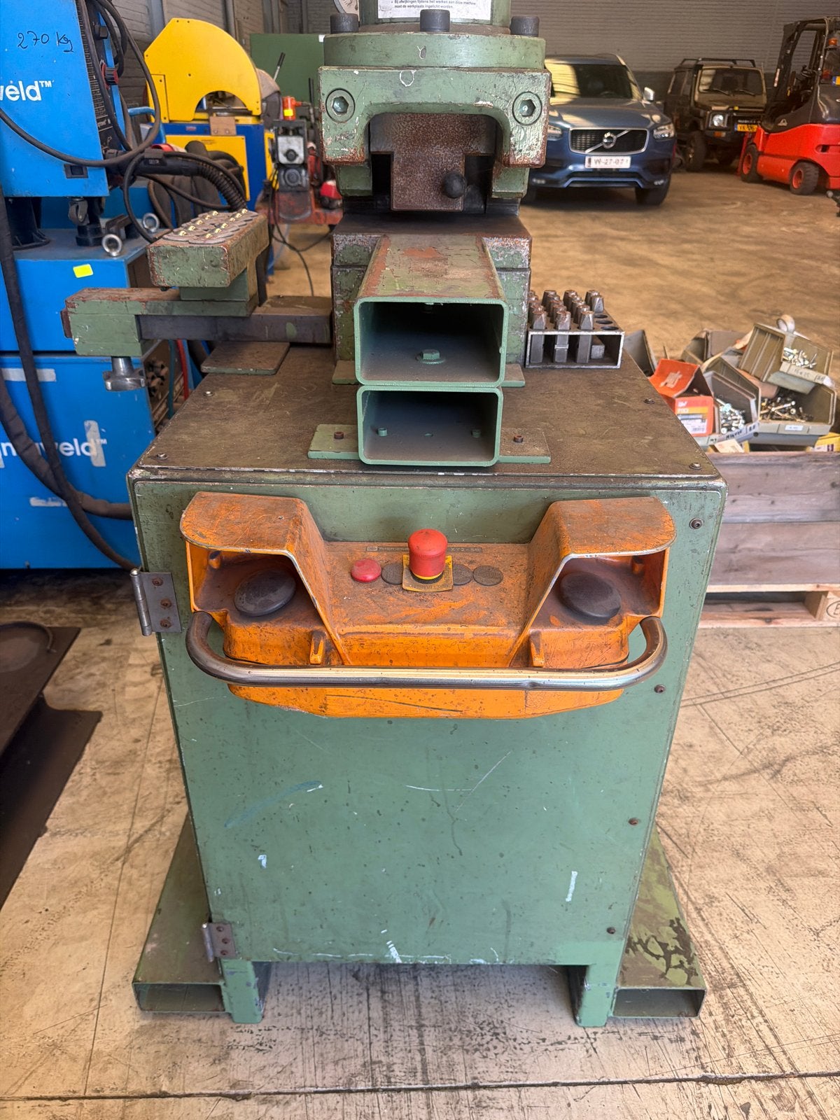 Hydraulische ponsmachine - Metaalbewerking, Ophalen