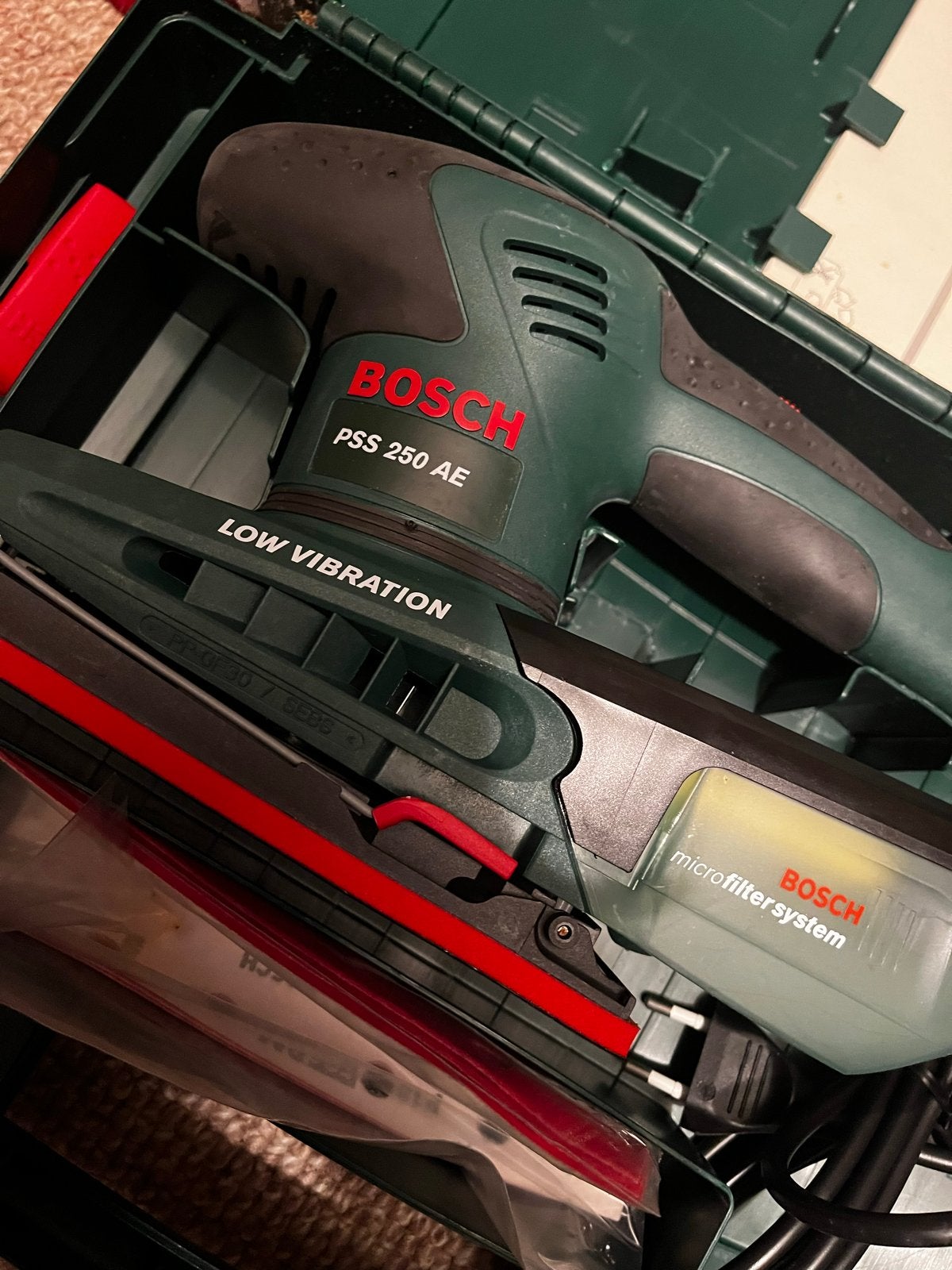 Bosch PSS 250 AE Vlakschuurmachine met microfiltersysteem, Ophalen of Verzenden, Gebruikt, Minder dan 600 watt, Vlakschuurmachine
