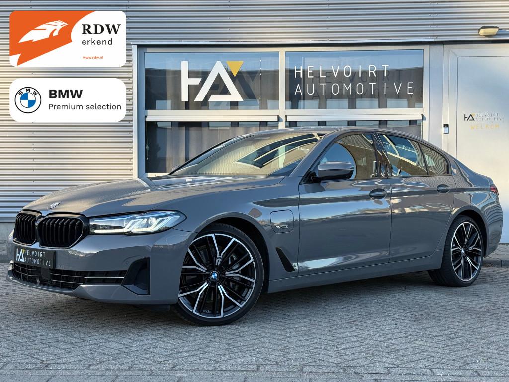 BMW 5-serie 545e xDrive M | LASER | TREKHAAK | H&K, Auto's, Gebruikt, 2000 kg, 120 €/maand, Bedrijf