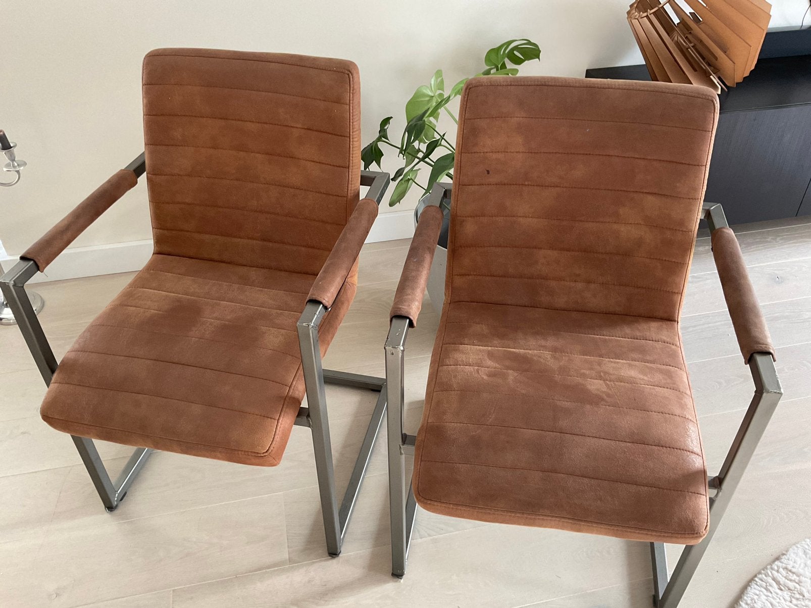 Bruine eetkamer stoelen. Set van 3, mag ook per stuk., Huis en Inrichting, Ophalen, Kunststof, Gebruikt, Drie