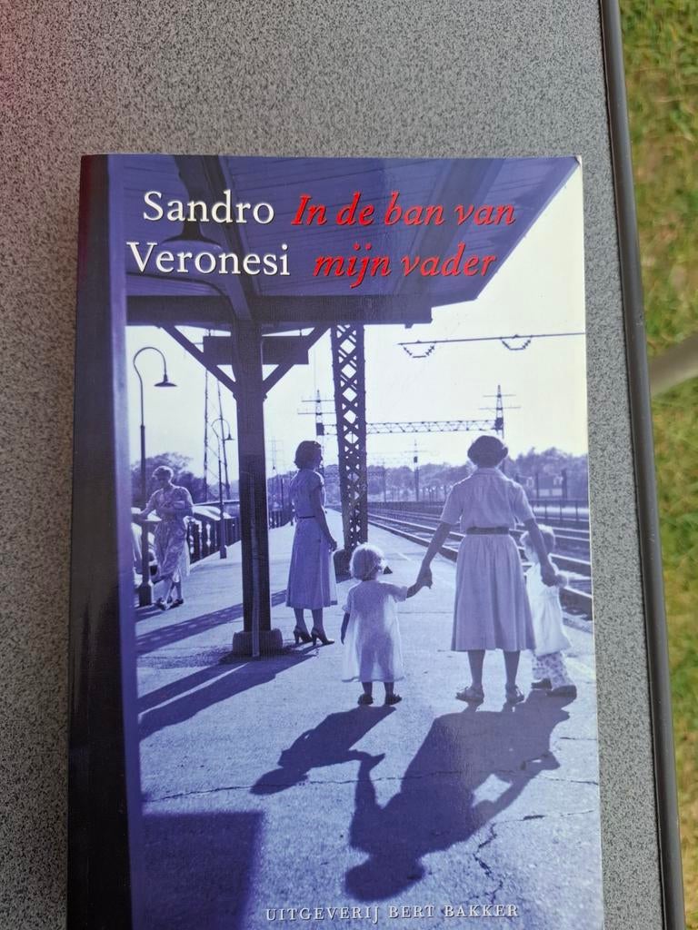 Sandro Veronesi - In de ban van mijn vader, Ophalen of Verzenden, Zo goed als nieuw, Sandro Veronesi