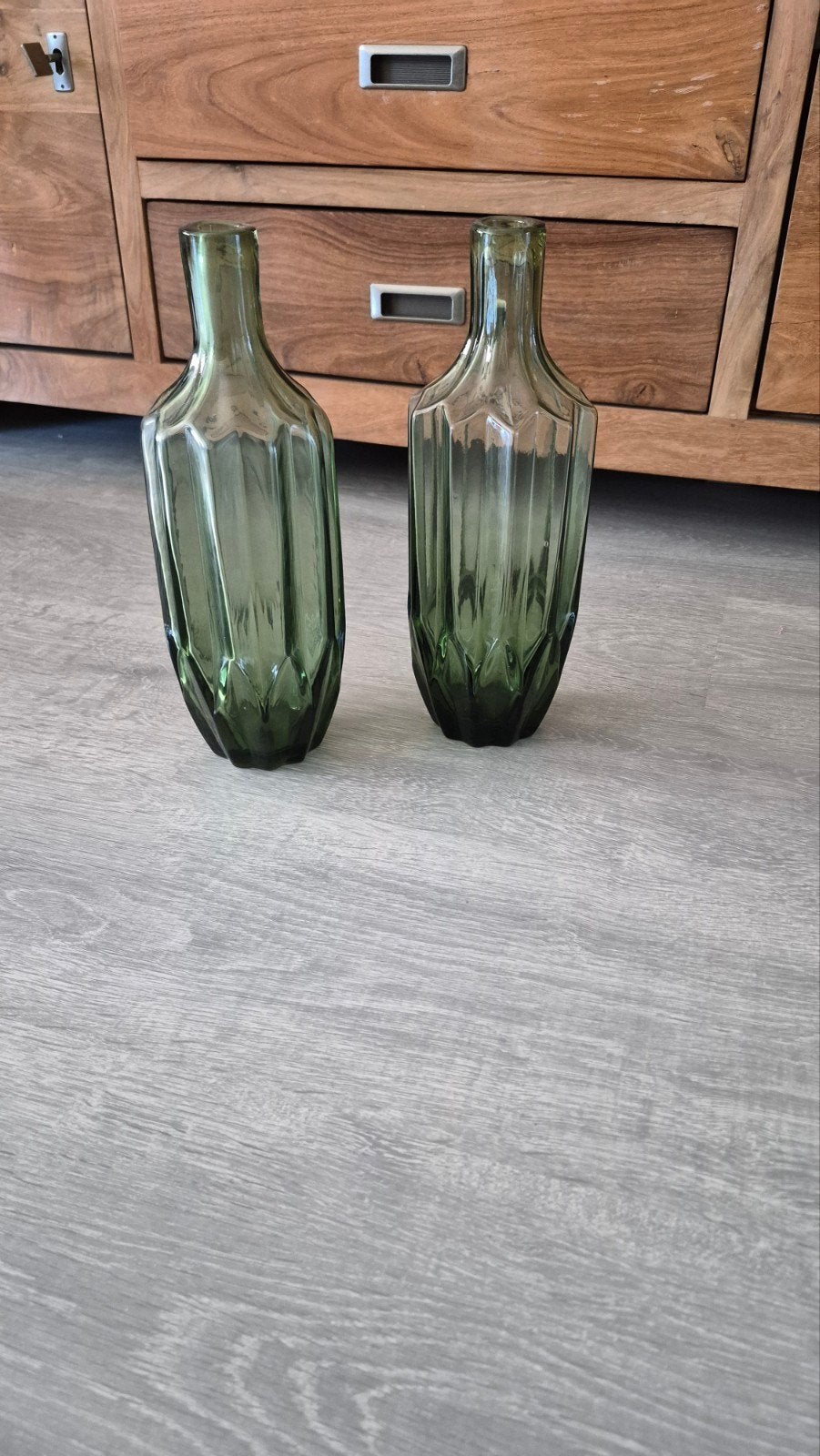 2 groene glazen vazen, Groen, Ophalen, 31 cm, Glas