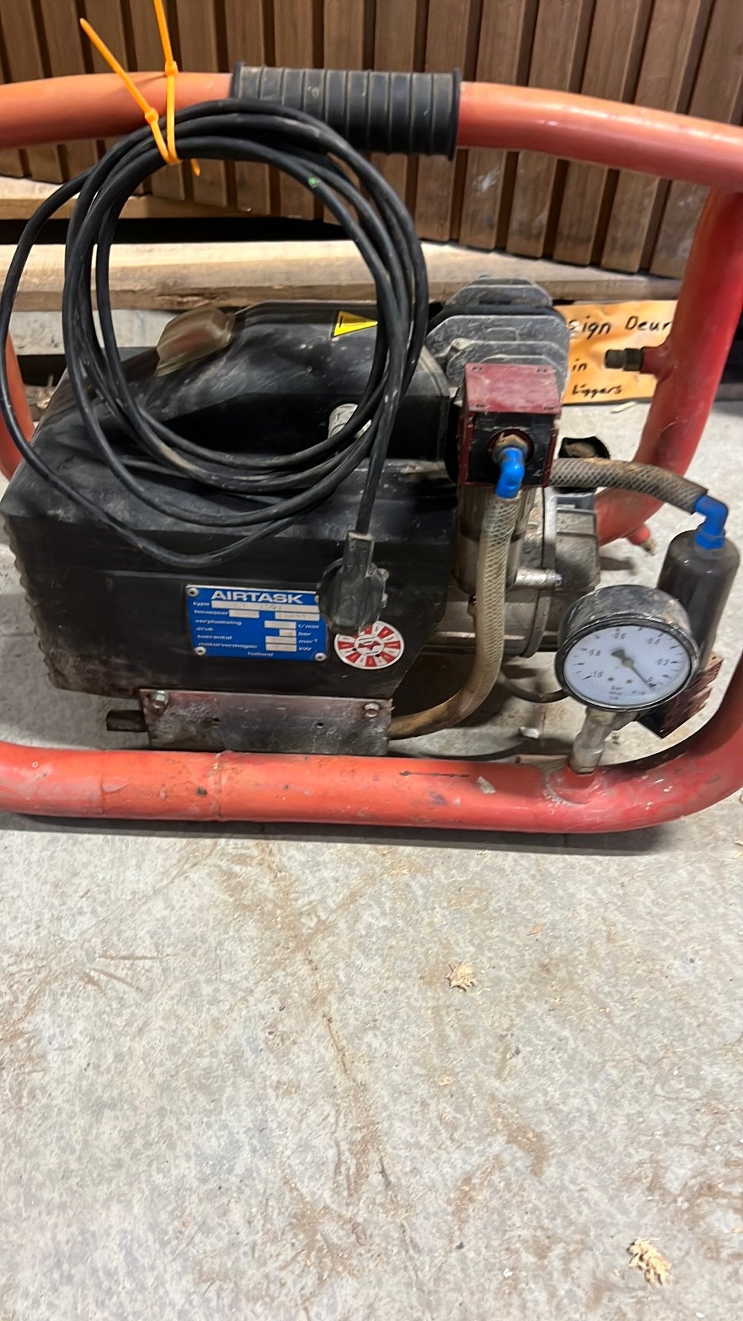 Airtask zuigercompressor, Ophalen, Gebruikt