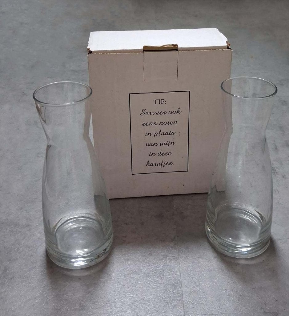 Twee NIEUWE KARAFFEN / karaf voor water, wijn, sap of noten, Ophalen of Verzenden, Nieuw, Glas