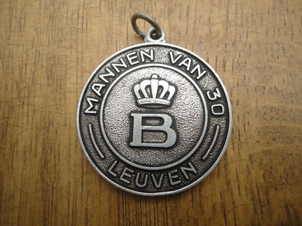 Medaille Mannen van 30 Leuven België, Postzegels en Munten, Penningen en Medailles, Ophalen of Verzenden, Overige materialen, Buitenland