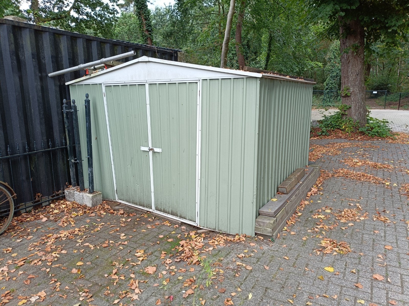 Metalen tuinhuisje 295x300 cm - Zelf demonteren, Ophalen, Tuinhuis, 250 tot 500 cm, Zonder ramen