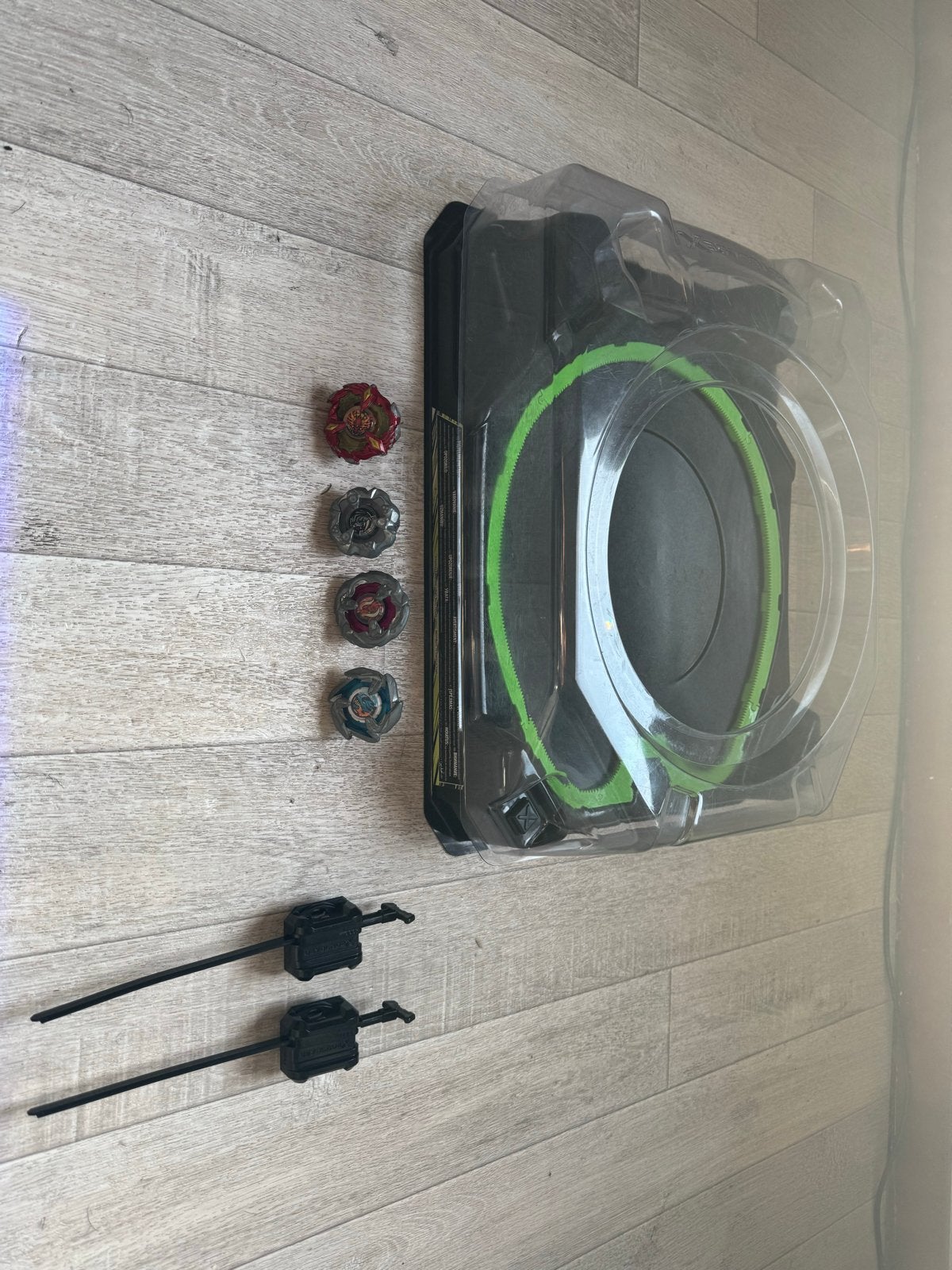 Beyblade X set: 4 Beyblades, 2 launchers en bak, Ophalen of Verzenden, Zo goed als nieuw, Jongen of Meisje