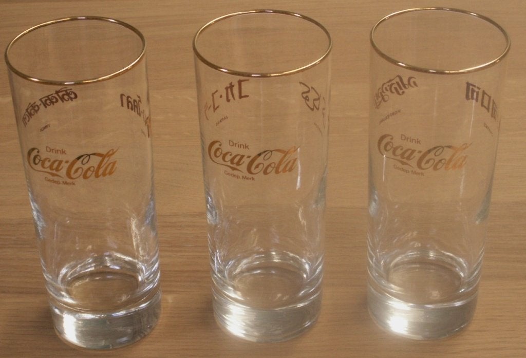 Oude set 3 Coca Cola glazen Coca-Cola in diverse talen goud, Verzamelen, Ophalen of Verzenden, Nieuw, Bierglas