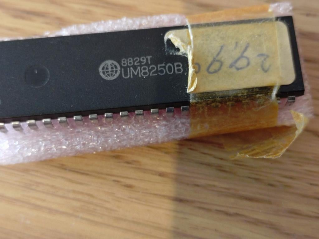 UM8250B UMC programmable asynchronous Communication element., Ophalen of Verzenden