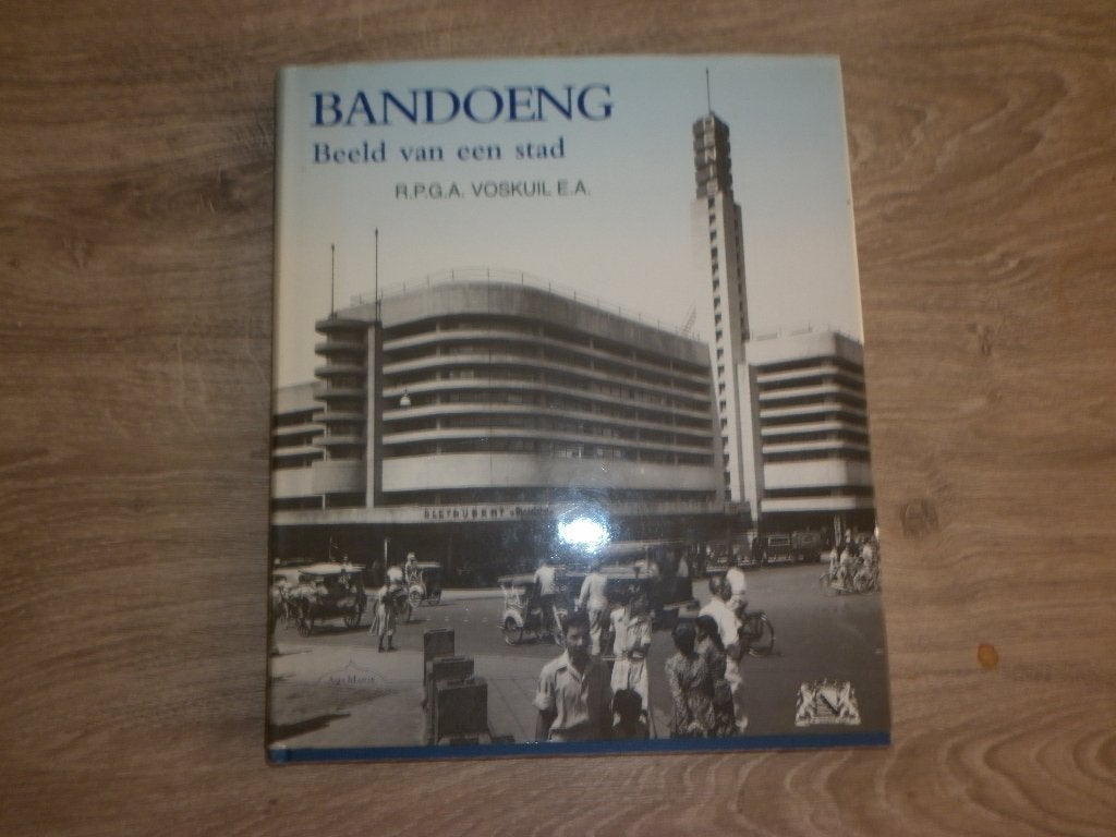 Bandoeng Beeld van een stad, Ophalen of Verzenden, 20e eeuw of later, Zo goed als nieuw, Azië