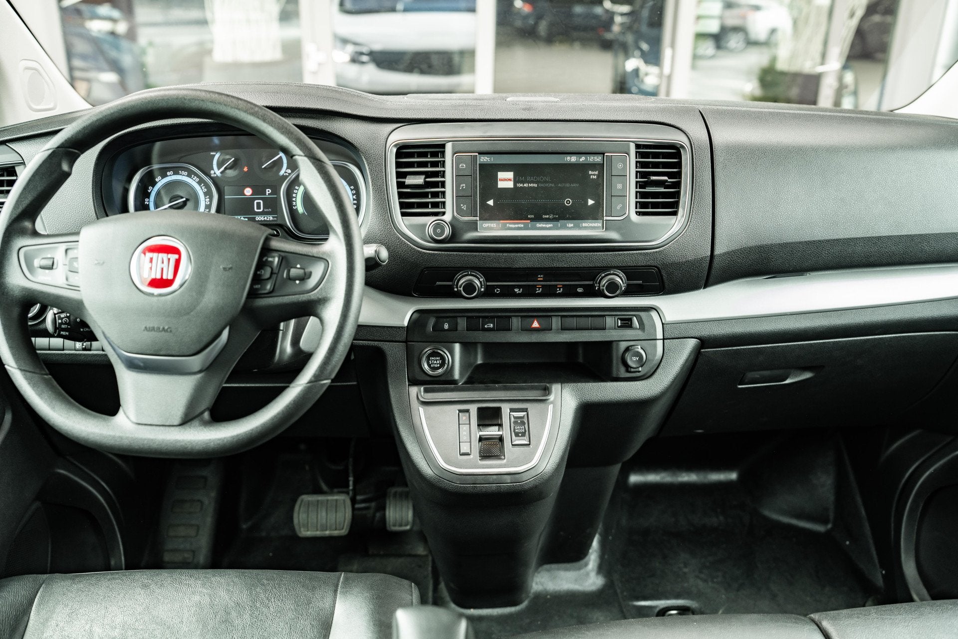 Fiat E-Scudo L3H1 SX 75 kWh | 9 persoons | of 6 met een rols, Auto's, Fiat, Navigatiesysteem, Zwart, Overige carrosserieën, 40 min