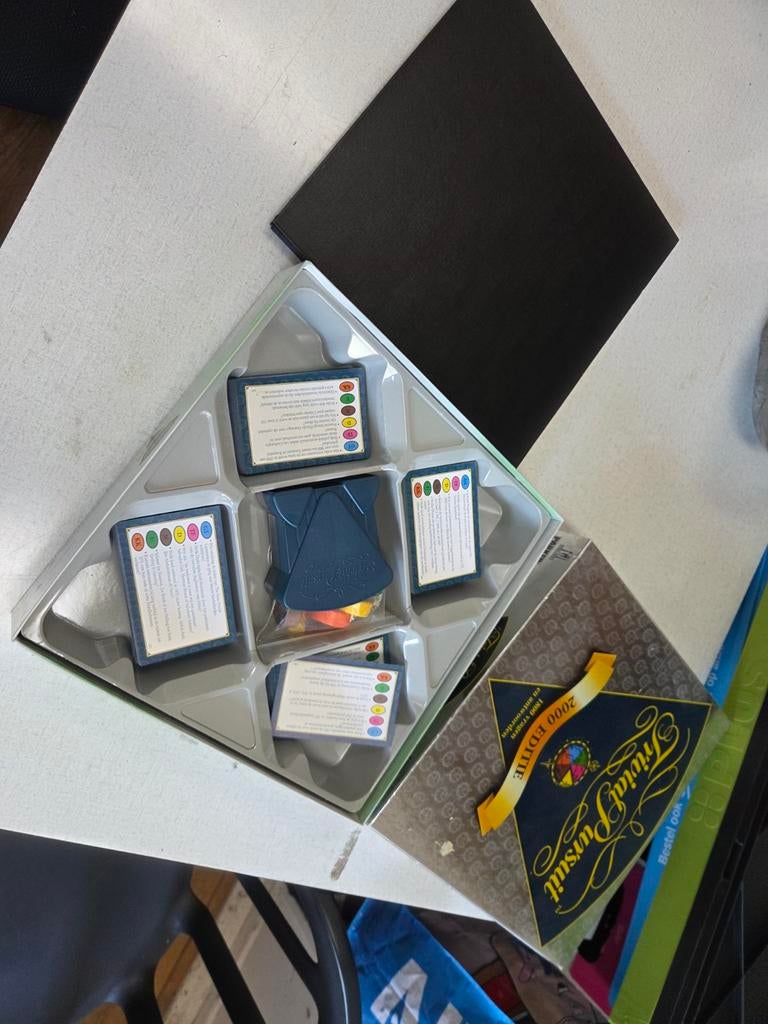 Trivial Pursuit 2000 Editie Bordspel, Hobby en Vrije tijd, Gezelschapsspellen | Bordspellen, Vijf spelers of meer, Ophalen of Verzenden