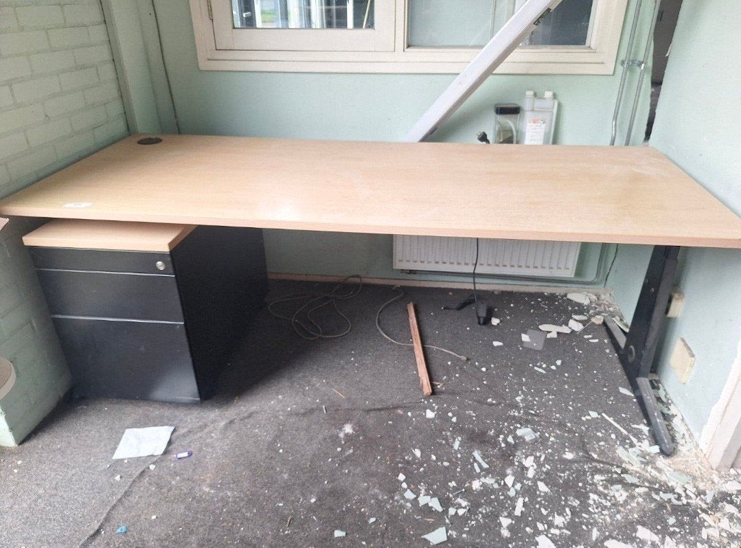 Stevig bureau met ladeblok - 200x80x73cm, Ophalen, Met lades, Gebruikt, Hout