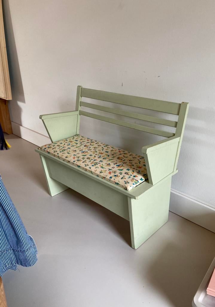Retro kinderbankje van hout met klep - Lichtgroen - 71cm, Ophalen, Gebruikt, Stoel