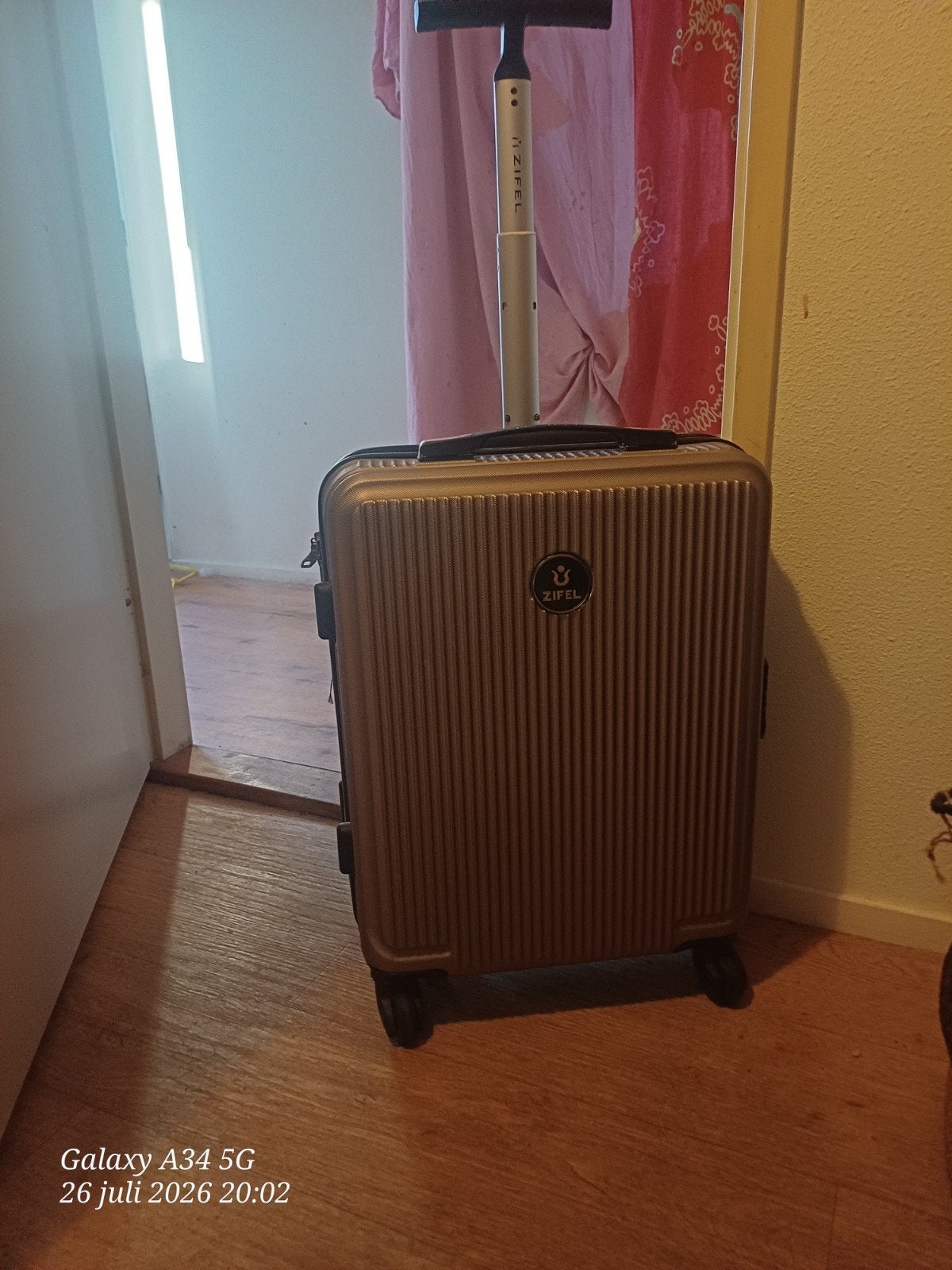 ZIFEL Koffer Goud - Handbagage formaat met wieltjes, Ophalen, 40 tot 60 cm, Wieltjes, Gebruikt