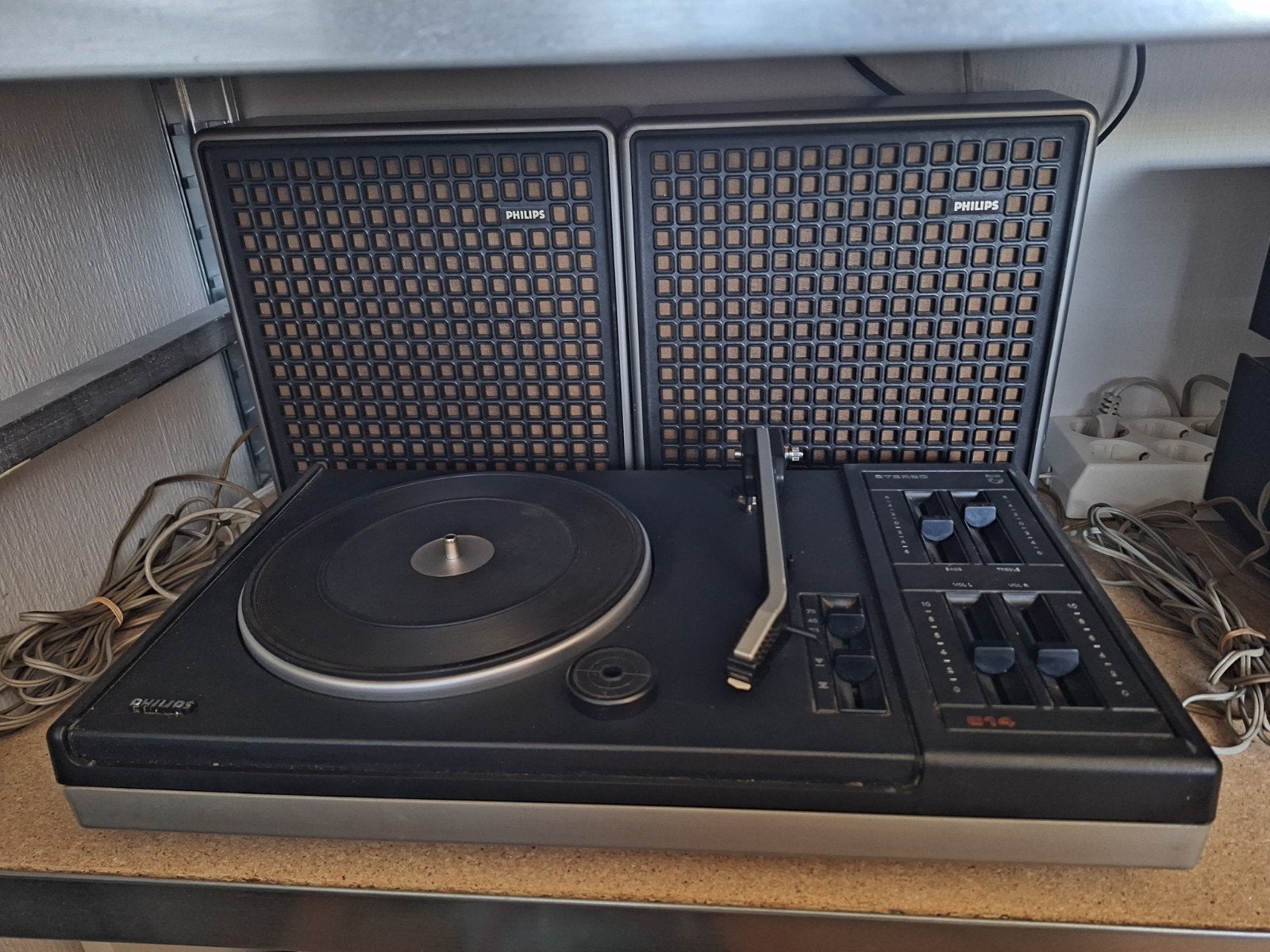 Philips 614 compleet. klein defect?, Ophalen of Verzenden, Philips