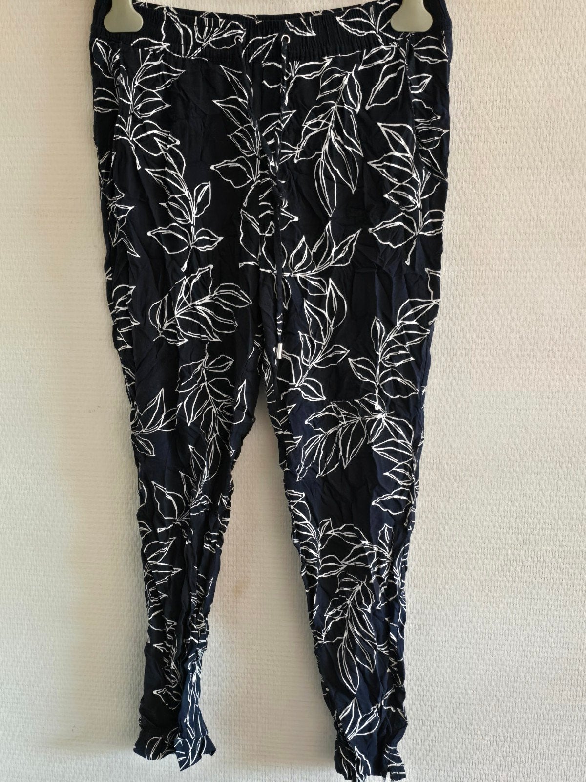 C&A Dames Broek met Bladprint - Maat 38, Kleding | Dames, Broeken en Pantalons, Maat 38/40 (M), Blauw, Ophalen of Verzenden, Lang