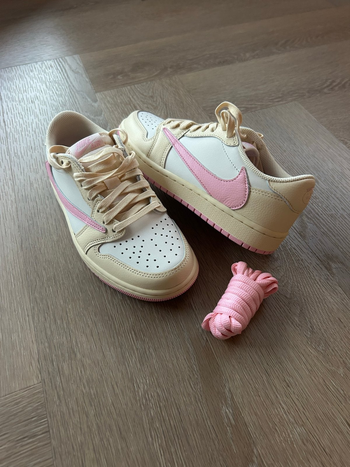 Nike Air Jordan 1 Low Travis Scott maat 38, Verzenden, Nieuw, Wit, Sneakers of Gympen