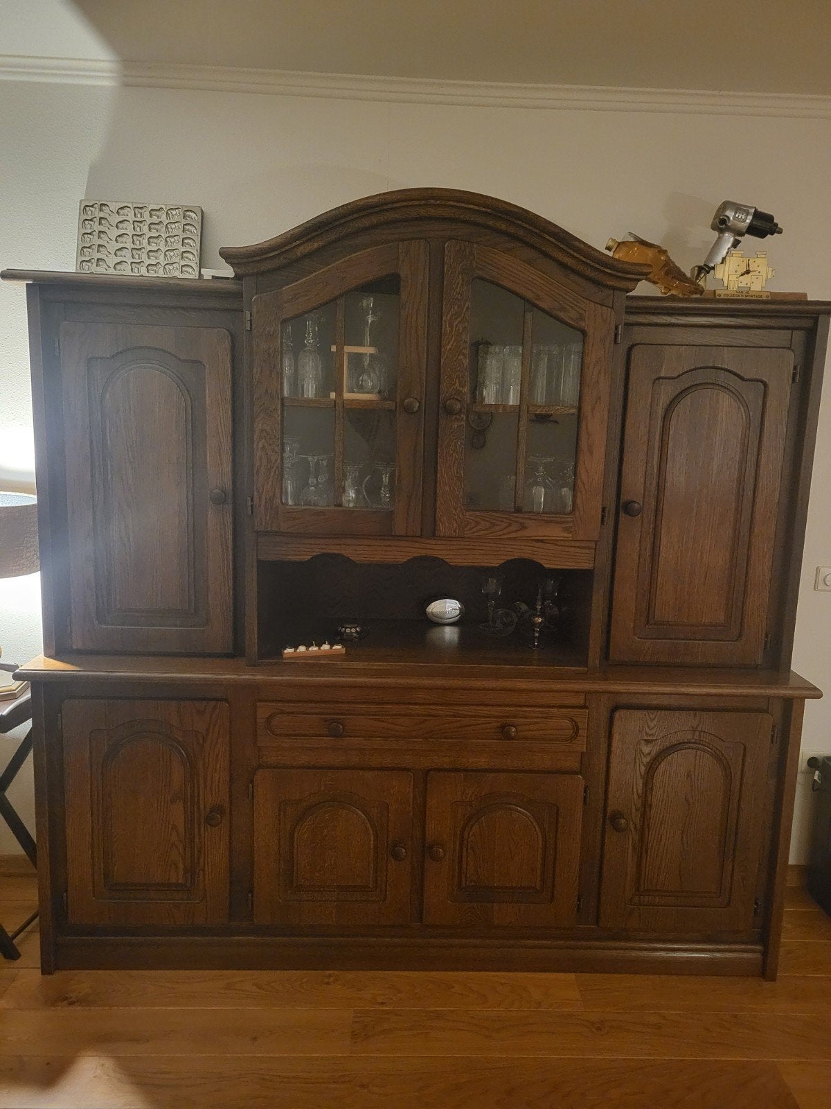 Massief eiken dressoir met vitrinekast. Gratis zonder inhoud, Antiek en Kunst, Antiek | Meubels | Kasten, Ophalen