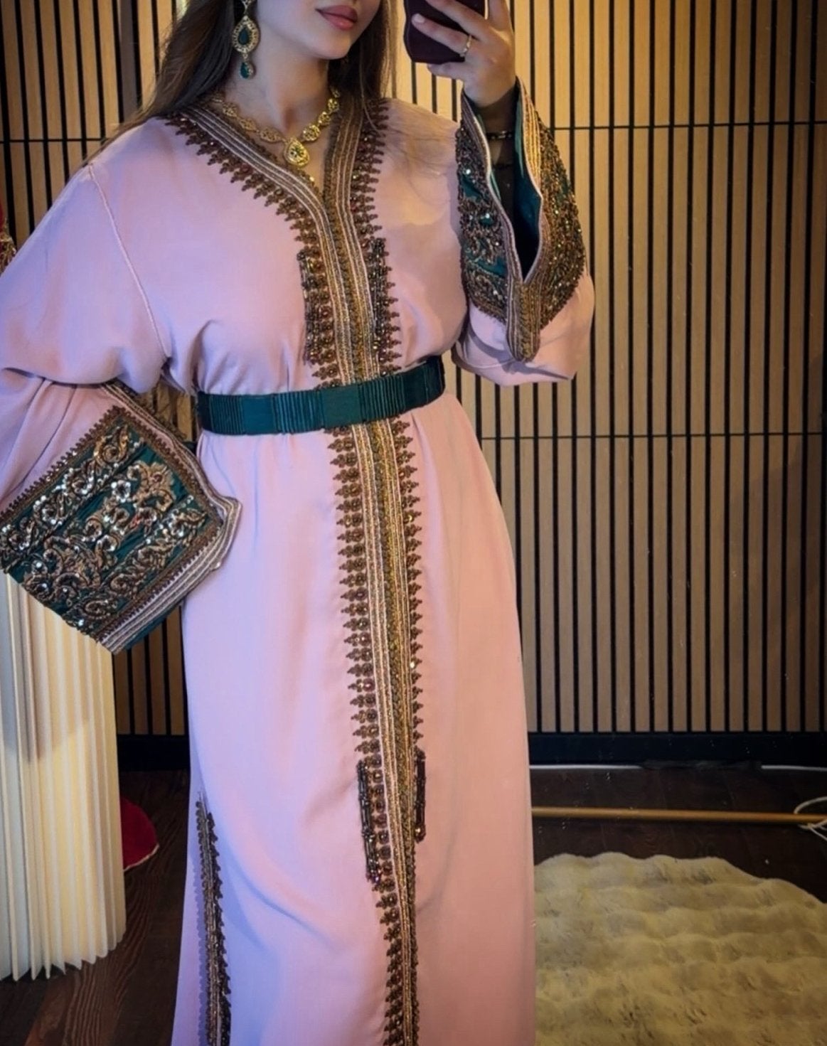Elegante Caftan te Huur in Breda & Omgeving, Maat 38/40 (M), Ophalen of Verzenden, Zo goed als nieuw, Roze