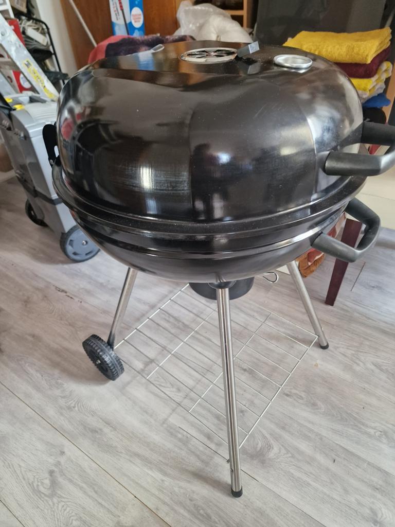 XXL  BBQ  incl. Hoesje €150 is 1 keer hebruik geweest, Tuin en Terras, Houtskoolbarbecues, Ophalen of Verzenden