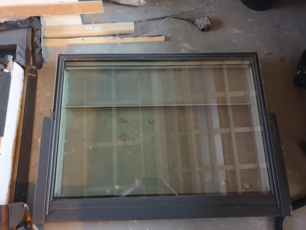 Velux GGU UK04 Dakraam met dubbelglas en rolgordijn, Ophalen, Gebruikt, 80 tot 120 cm, Dubbelglas