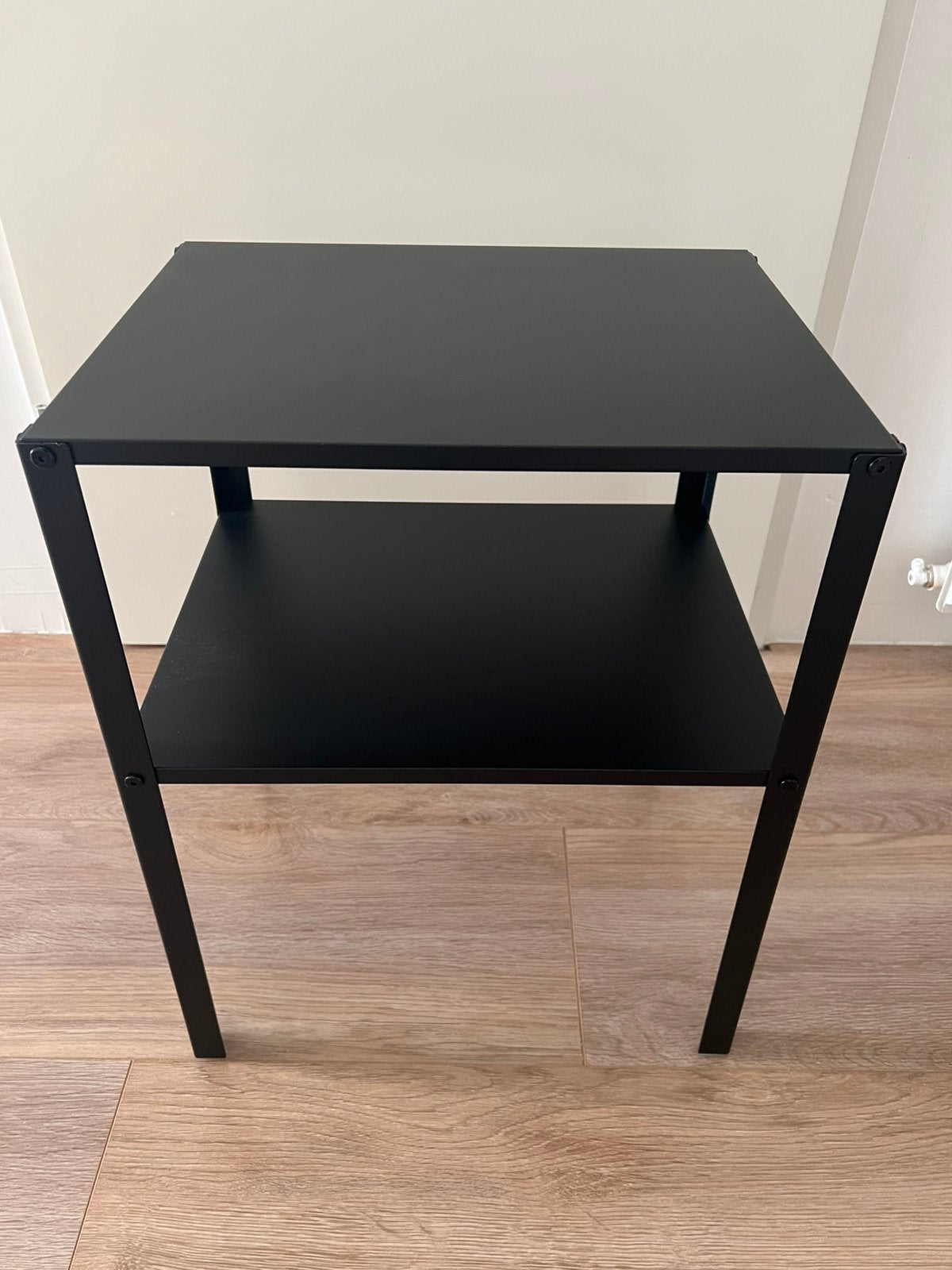 IKEA KNARREVIK nachtkastje bijzettafeltje zwart, Ophalen, Nieuw, Minder dan 45 cm, Minder dan 55 cm