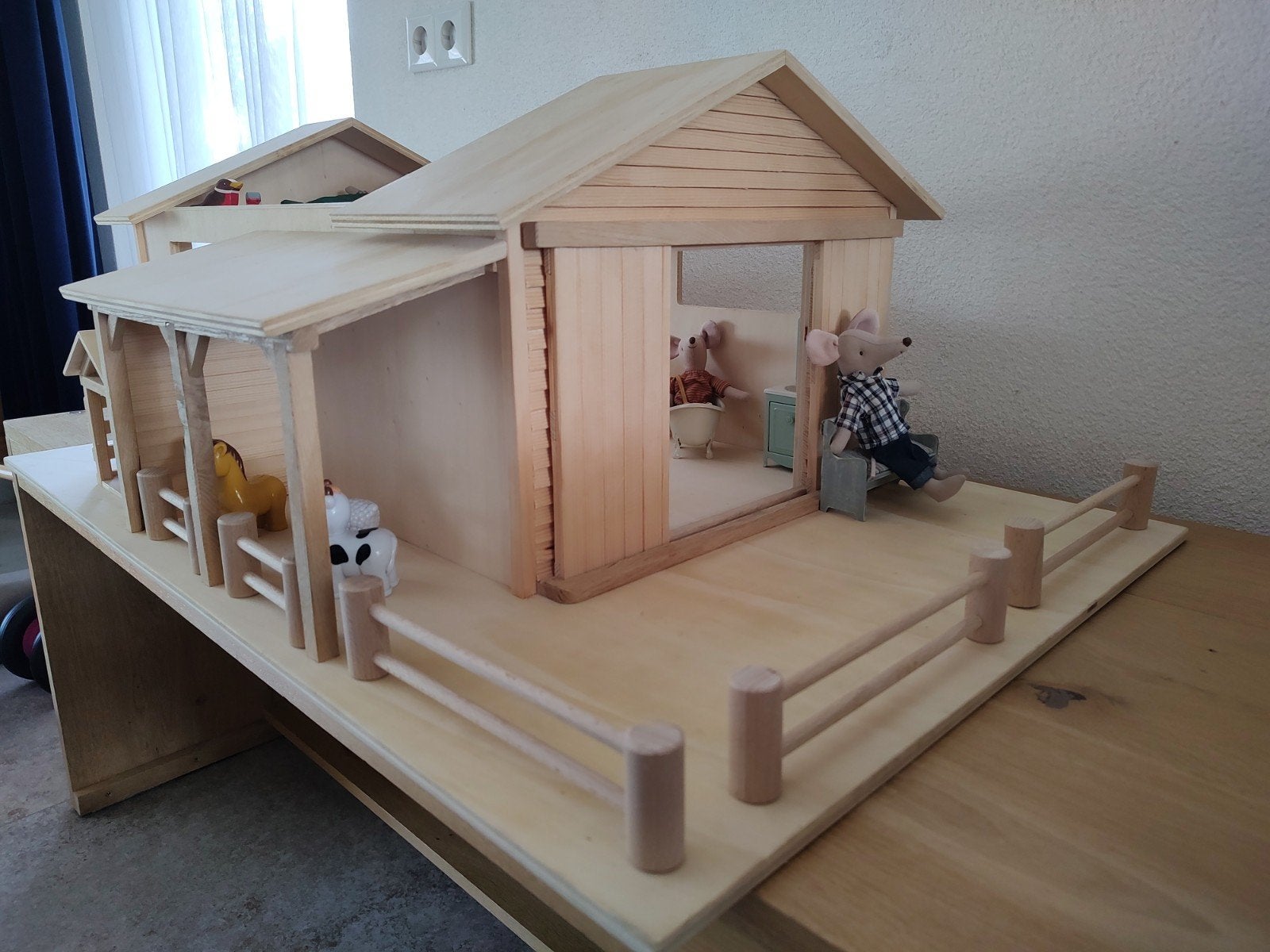 Handgemaakt poppenhuis The Barnhouse, Kinderen en Baby's, Ophalen, Poppenhuis