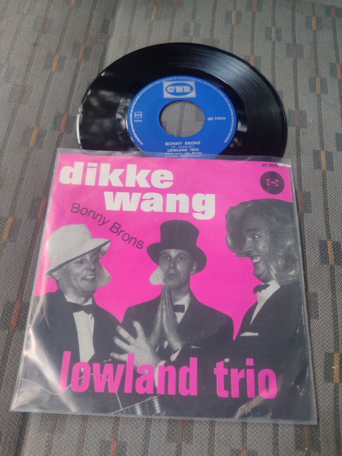 Lowland trio bonny brons, Ophalen of Verzenden, Zo goed als nieuw, Nederlandstalig