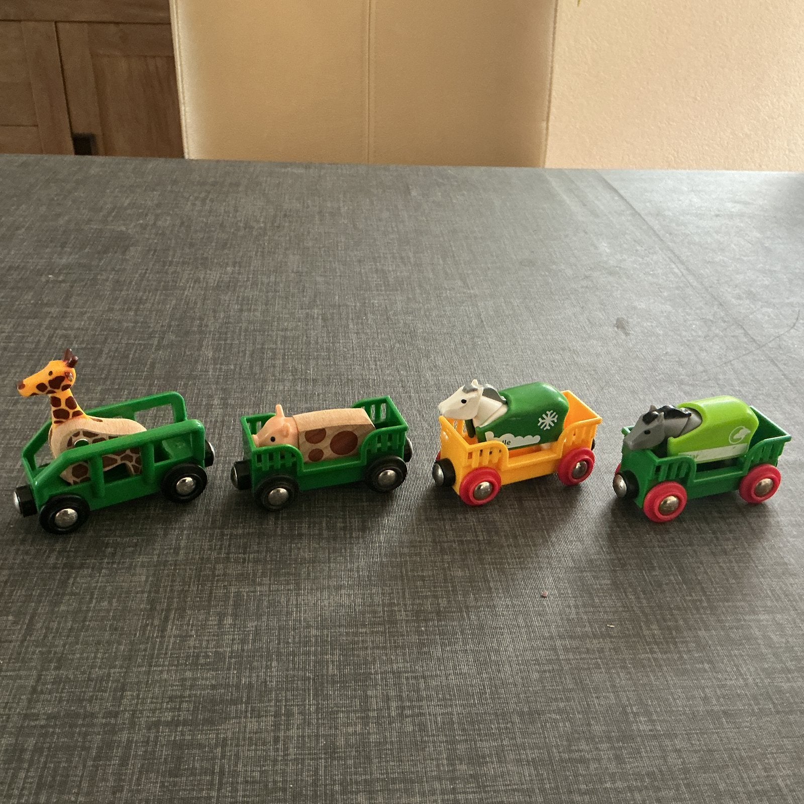 Brio trein wagon met dier, per stuk, Ophalen of Verzenden, Zo goed als nieuw