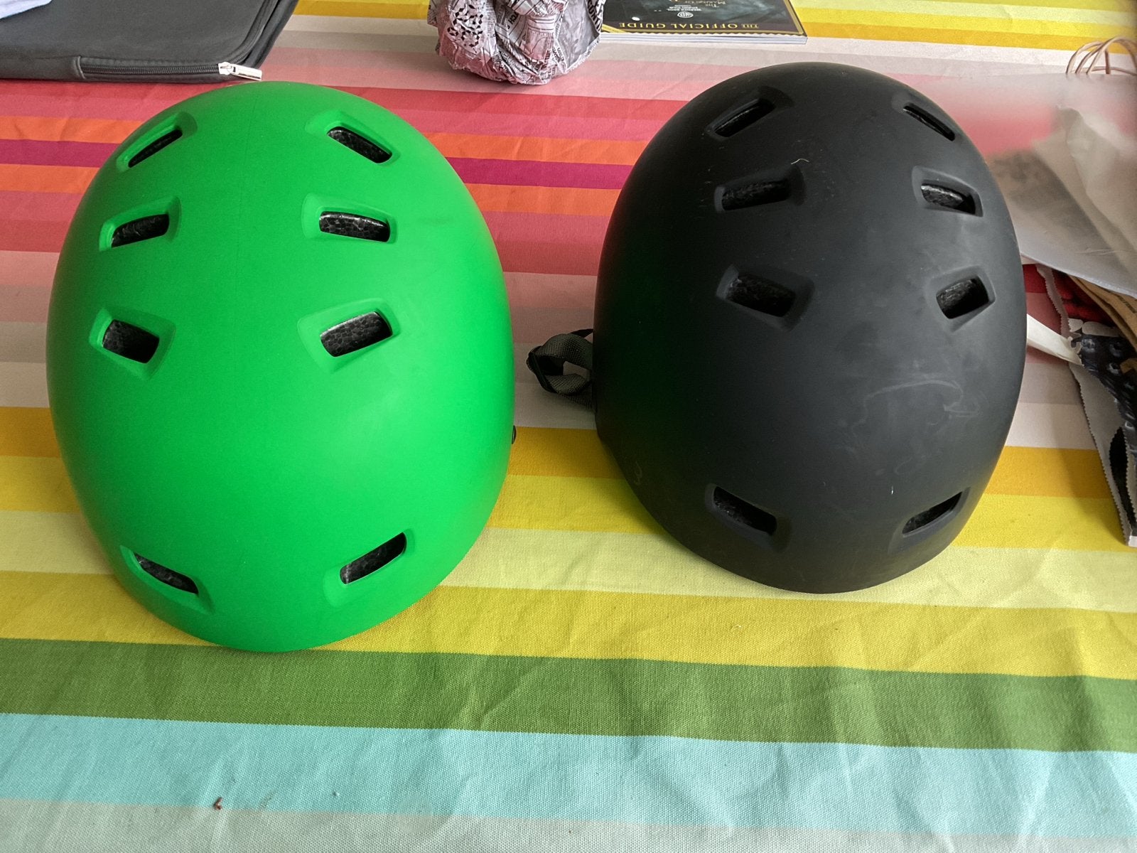 2 fietshelmen kinderen, gratis afhalen, maat M ongebruikt, Fietsen en Brommers, Ophalen, Gebruikt, M, Jongen of Meisje
