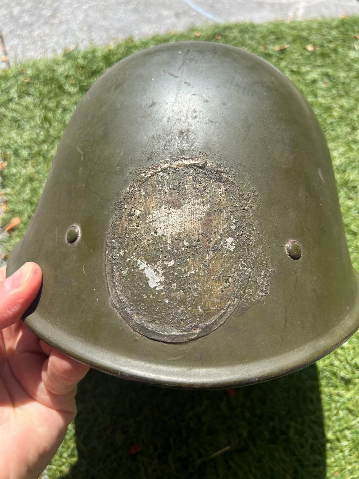 Nederlandse M.38 helm periodiek plaat verwijderd / camo, Verzamelen, Militaria | Tweede Wereldoorlog, Verzenden, Nederland, Helm of Baret