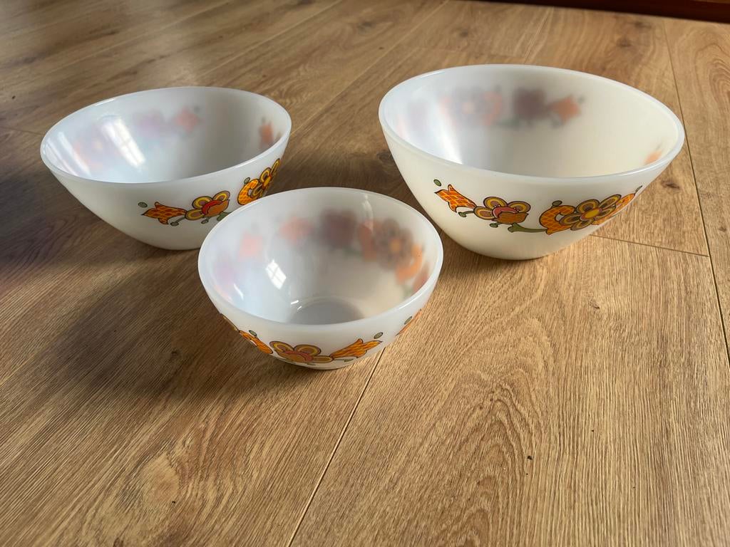 Vintage Pyrex Schalen Set - Oranje Bloemen Design, Gebruikt, Schaal, Rond, Ophalen of Verzenden