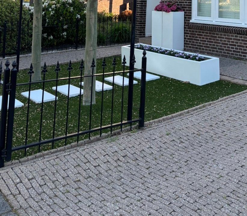 Zeven witte tuintegels, Ophalen, Zo goed als nieuw, Beton, Terrastegels