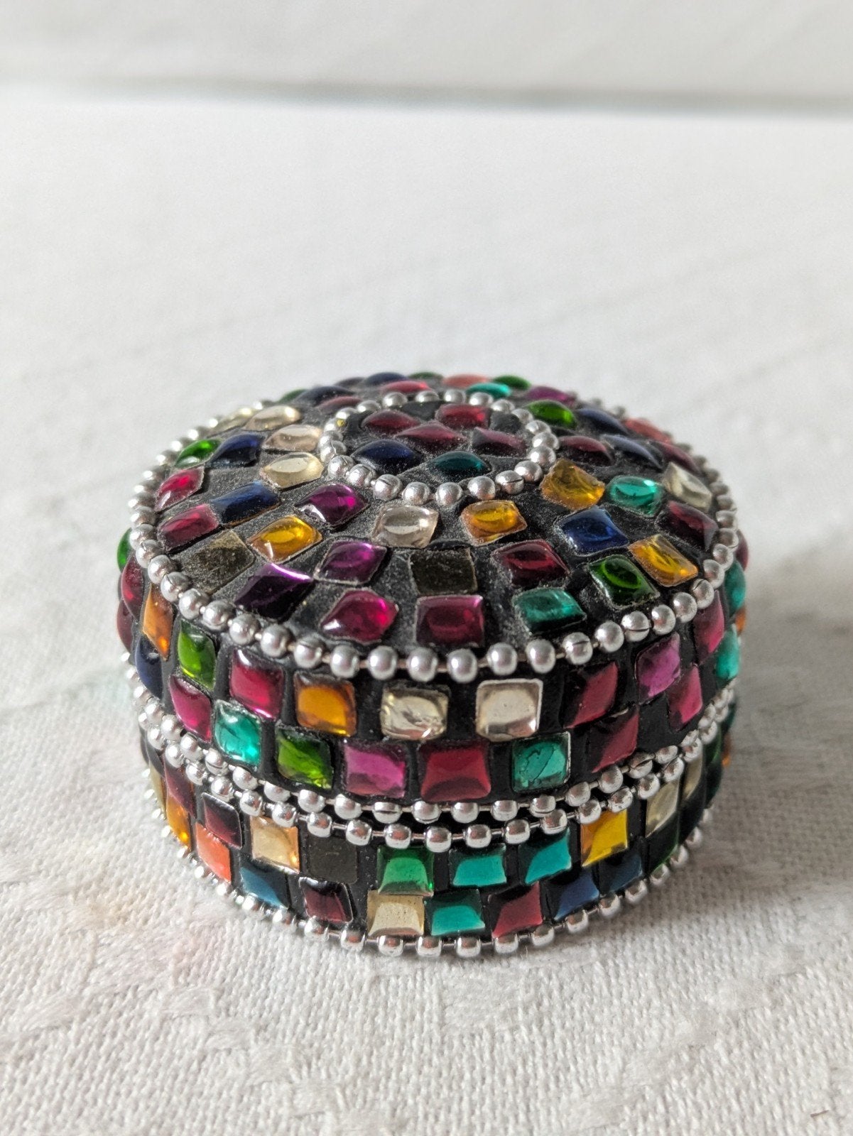 Decoratief doosje met mozaïek steentjes - 5 cm diameter, Minder dan 50 cm, Gebruikt, Overige materialen, Minder dan 50 cm