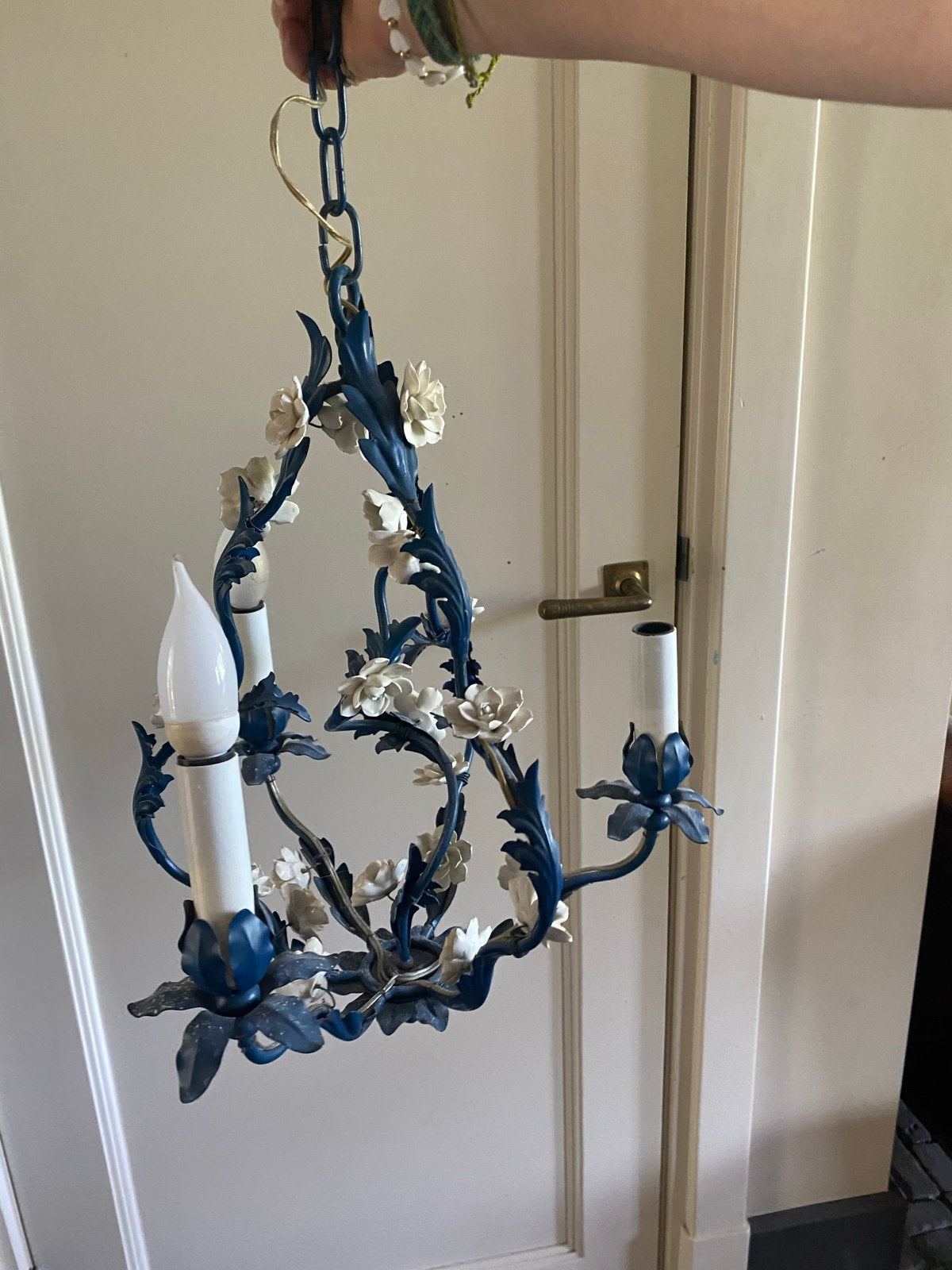 Vintage blauwe kroonluchter met bloemdetails, Ophalen of Verzenden, Gebruikt, Metaal, E14 (klein)