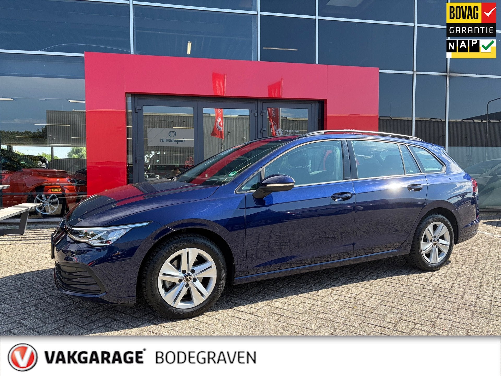 Volkswagen Golf Variant 1.0 eTSI Life, Auto's, Gebruikt, Blauw, 23 km/l, Origineel Nederlands