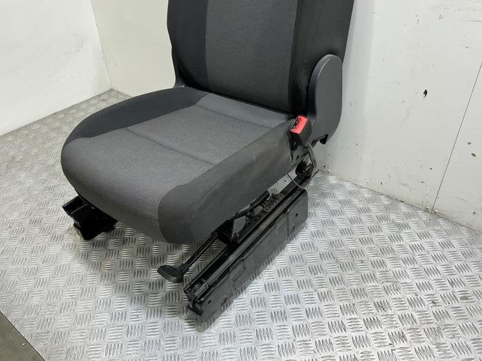 Stoel rechts van een Volkswagen Caddy (Caddy 15-), 12 maanden garantie, Gebruikt, -, Volkswagen