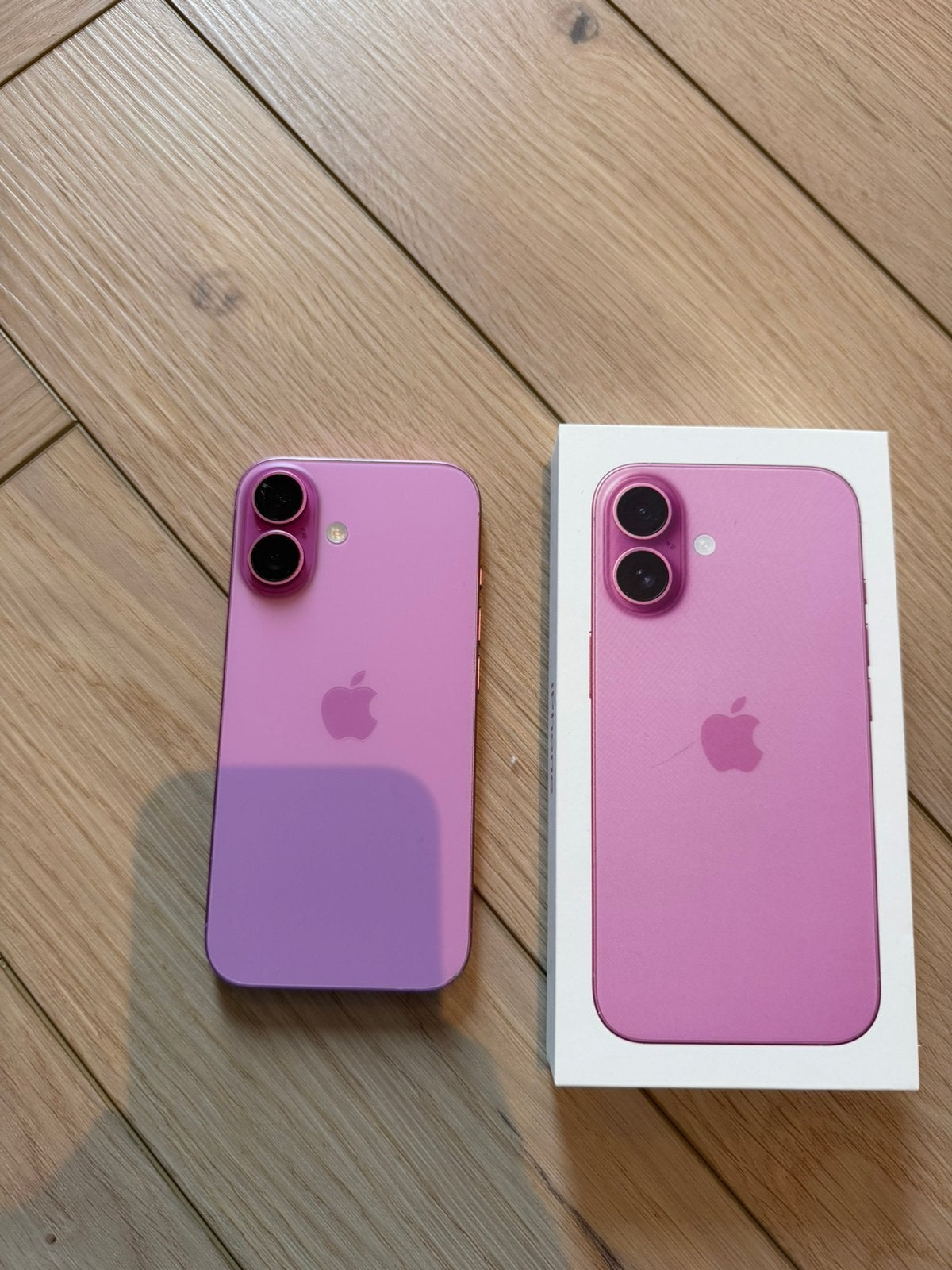 Iphone 16 - pink - alleen afhalen in amsterdam, Gebruikt, IPhone 16, Zonder abonnement, Ophalen