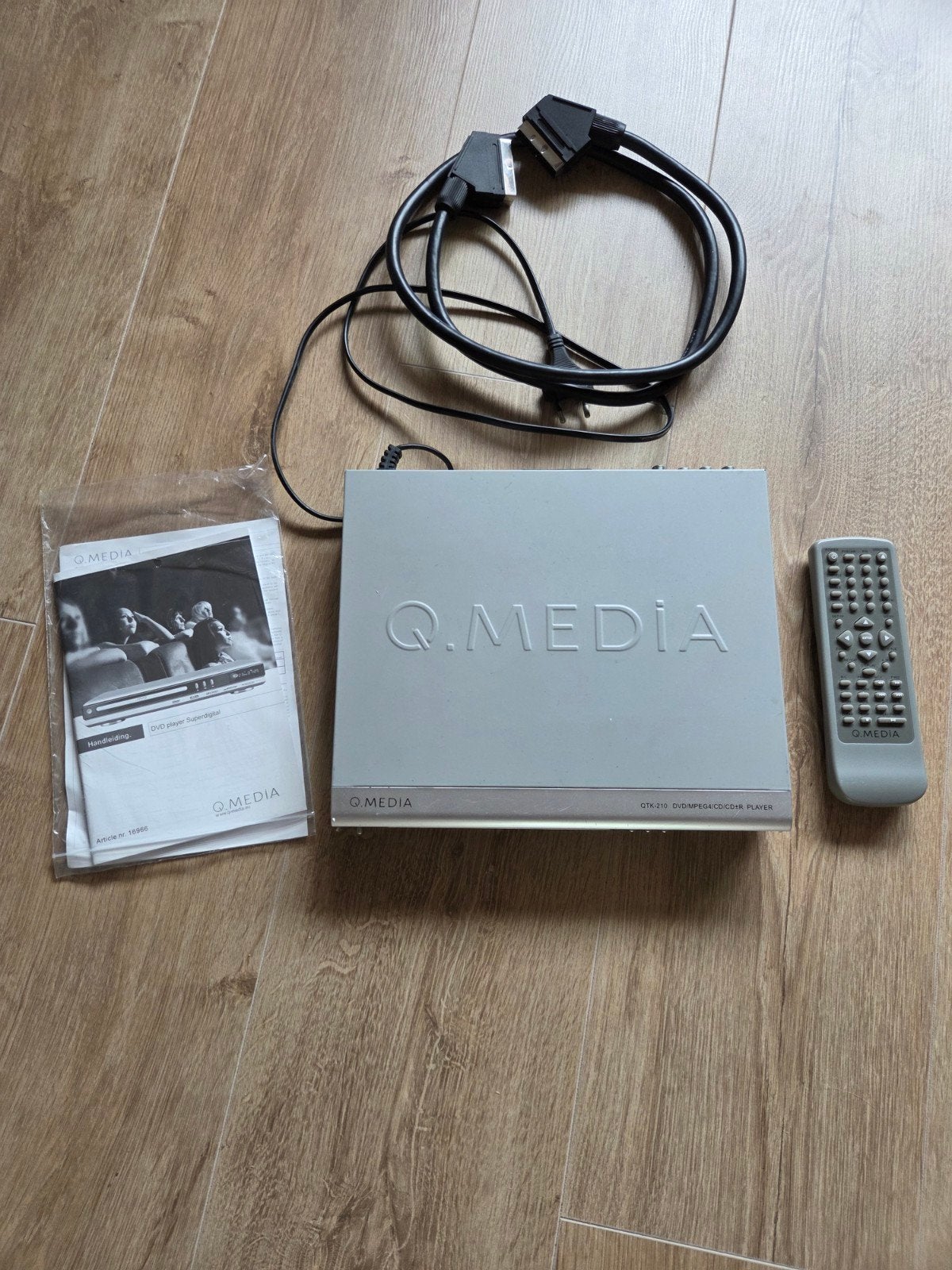 Q.MEDIA DVD-speler GTK-210 met afstandsbediening, Ophalen of Verzenden, Gebruikt, Dvd-speler, Overige merken
