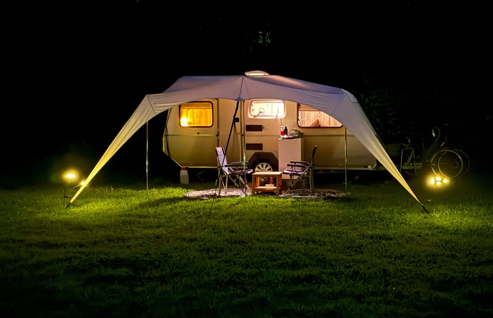 Kip caravan T42 - Compact en compleet, Caravans en Kamperen, Caravans, Kip, Omvormbare zithoek, Treinzit, Particulier
