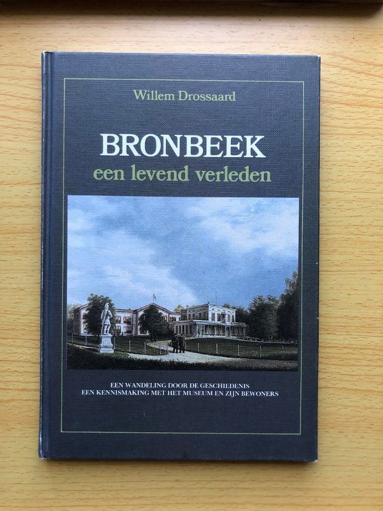 Bronbeek, een levend verleden, Ophalen of Verzenden, Zo goed als nieuw, Willem Drossaard