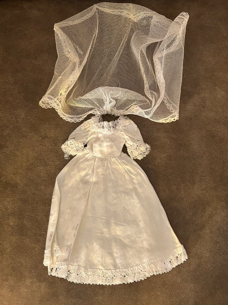 Vintage bruidsjurk Sindy, Verzamelen, Poppen, Ophalen of Verzenden, Gebruikt, Kleertjes