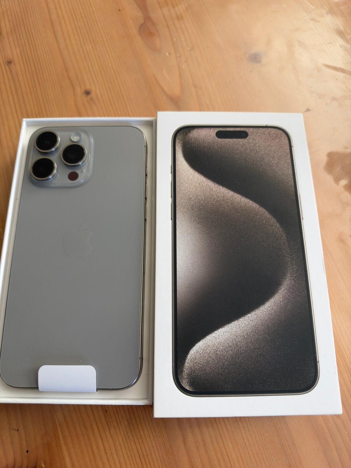 iphone 15 pro max natural titanium 256gb.